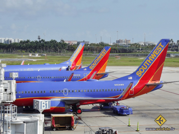 Boeing 737-7H4